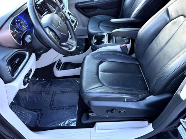 2017 Chrysler Pacifica Touring-L
