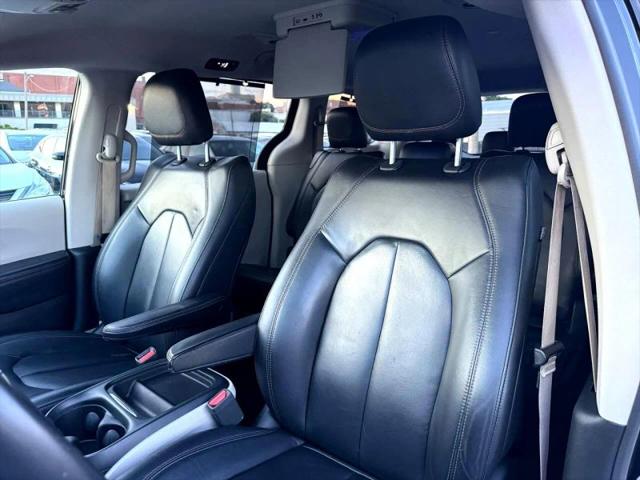 2017 Chrysler Pacifica Touring-L