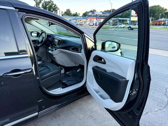 2017 Chrysler Pacifica Touring-L