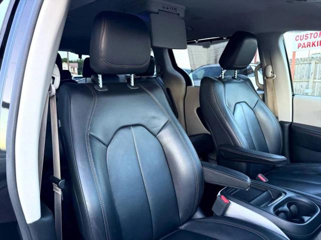 2017 Chrysler Pacifica Touring-L