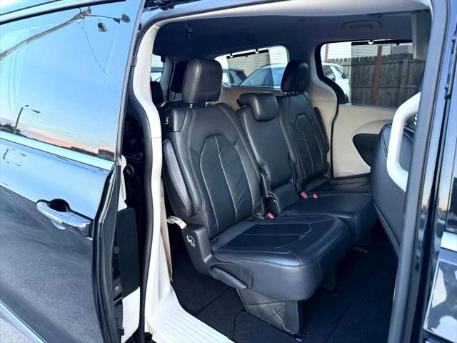 2017 Chrysler Pacifica Touring-L