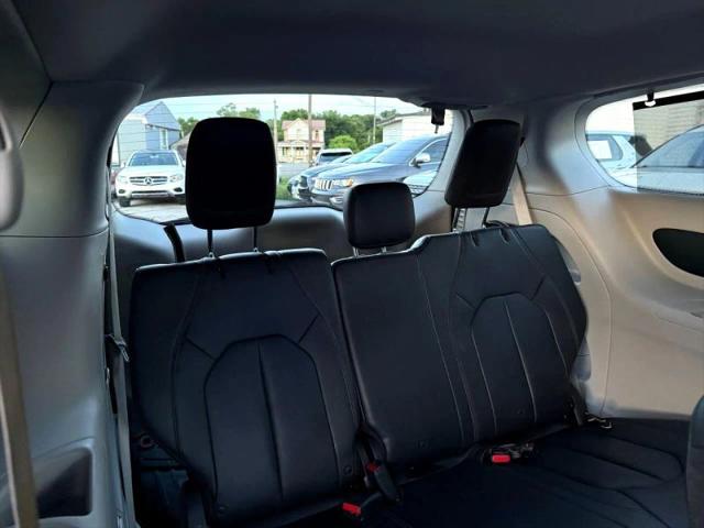 2017 Chrysler Pacifica Touring-L