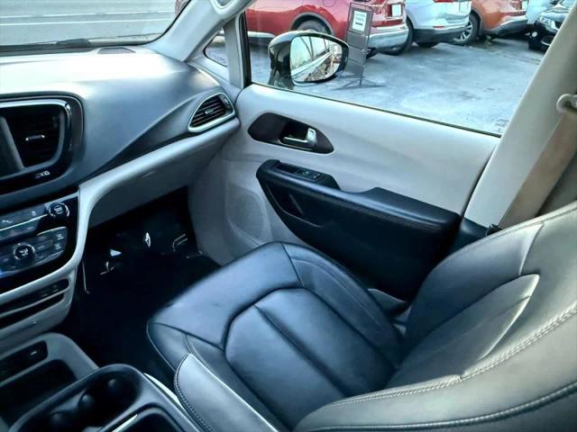 2017 Chrysler Pacifica Touring-L