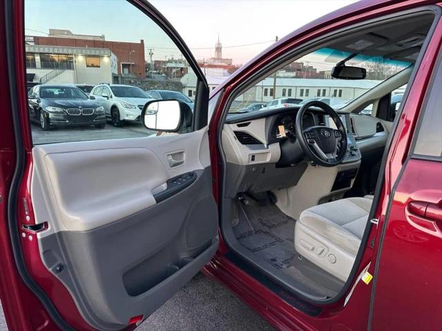 2015 Toyota Sienna LE 7 Passenger