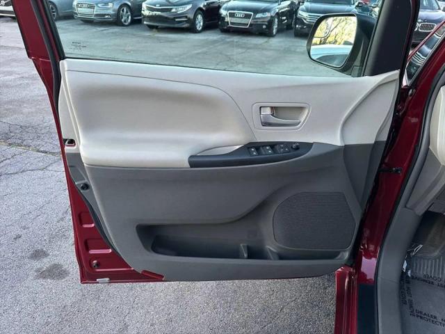 2015 Toyota Sienna LE 7 Passenger
