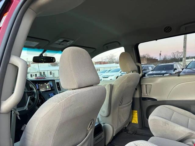 2015 Toyota Sienna LE 7 Passenger