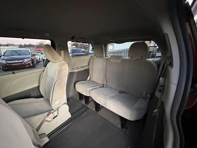 2015 Toyota Sienna LE 7 Passenger