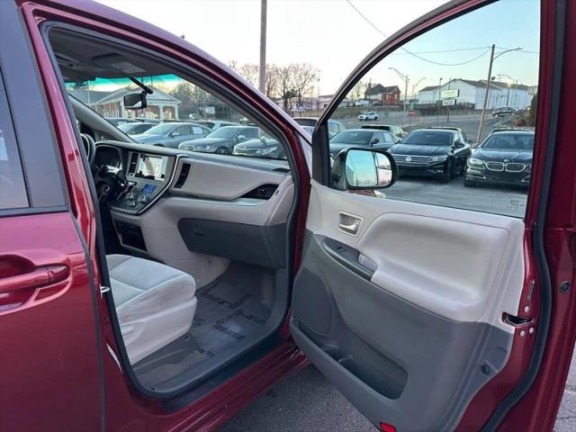 2015 Toyota Sienna LE 7 Passenger