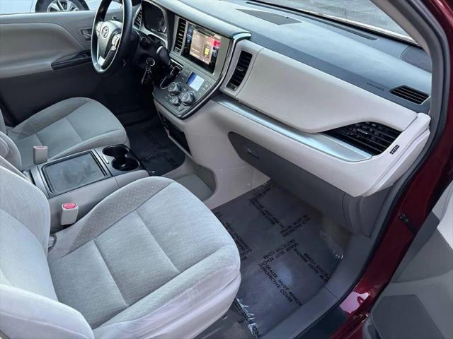 2015 Toyota Sienna LE 7 Passenger