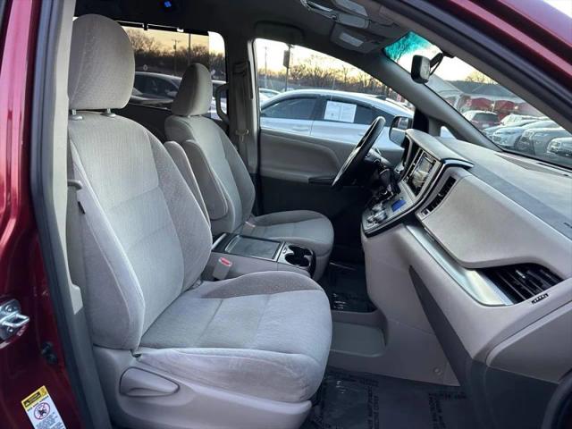 2015 Toyota Sienna LE 7 Passenger