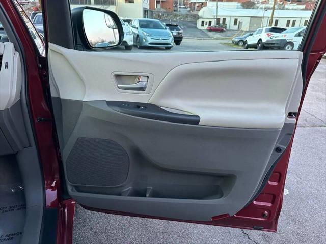 2015 Toyota Sienna LE 7 Passenger