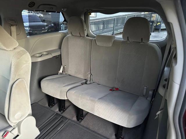 2015 Toyota Sienna LE 7 Passenger