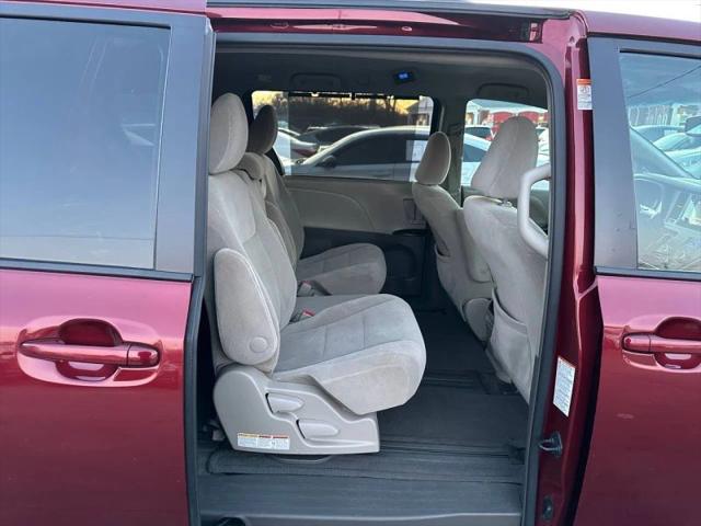2015 Toyota Sienna LE 7 Passenger