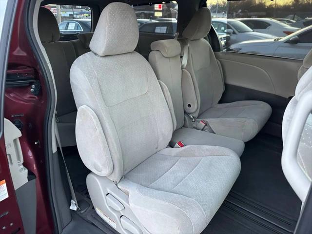 2015 Toyota Sienna LE 7 Passenger