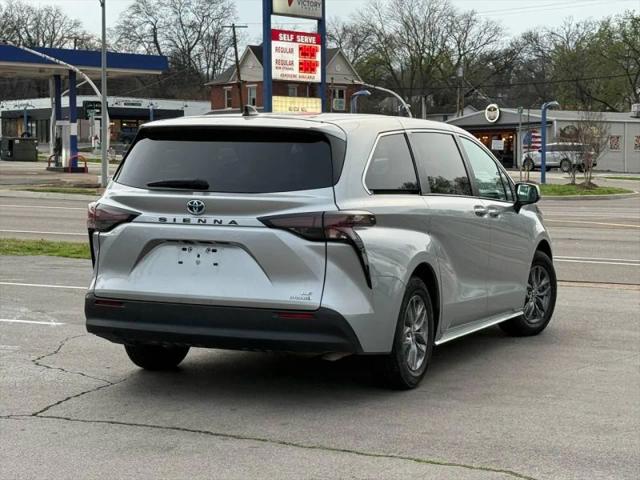2023 Toyota Sienna LE