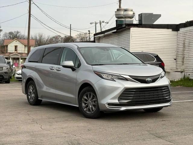 2023 Toyota Sienna LE