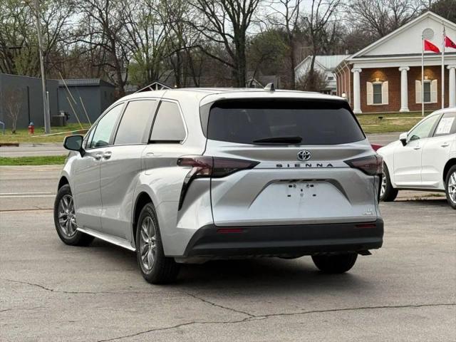 2023 Toyota Sienna LE