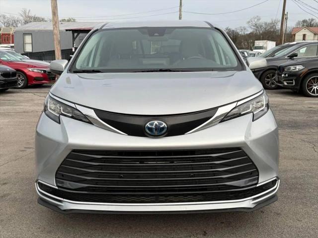 2023 Toyota Sienna LE