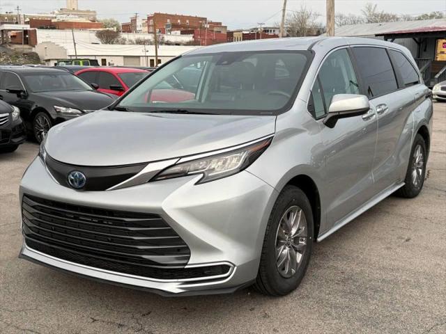 2023 Toyota Sienna LE