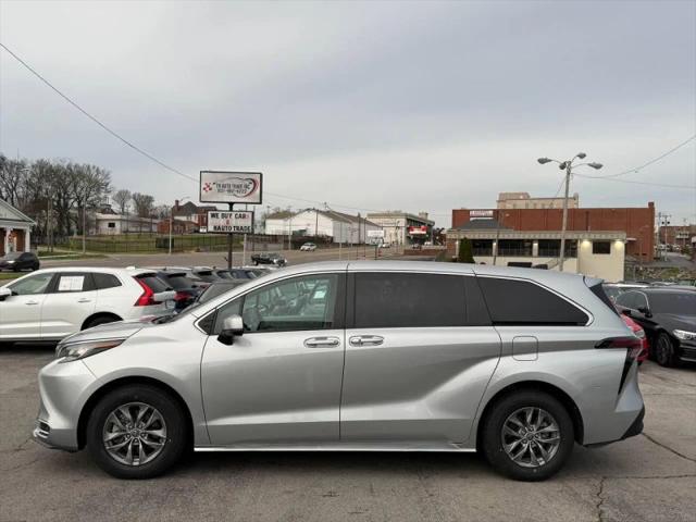 2023 Toyota Sienna LE