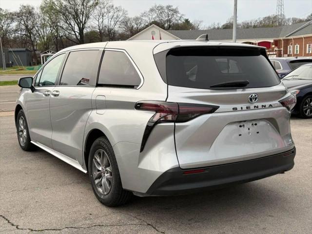 2023 Toyota Sienna LE