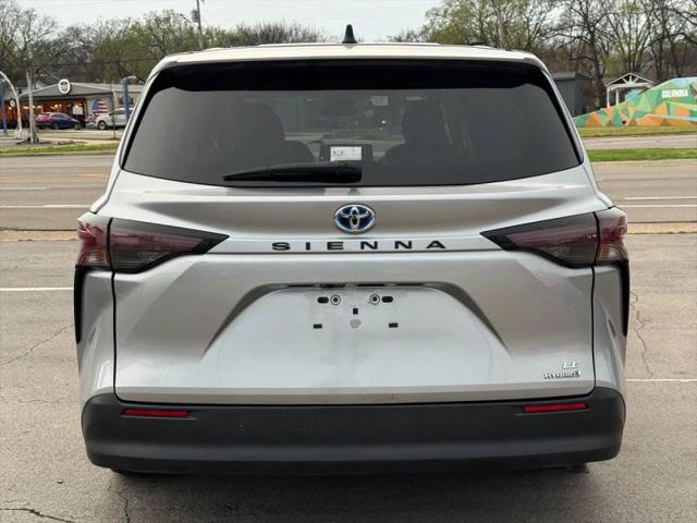 2023 Toyota Sienna LE