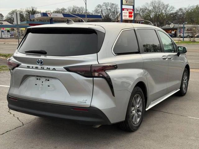 2023 Toyota Sienna LE