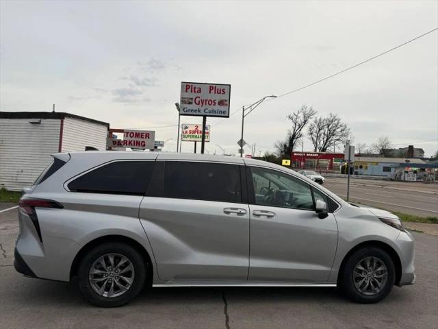 2023 Toyota Sienna LE
