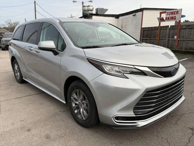 2023 Toyota Sienna LE