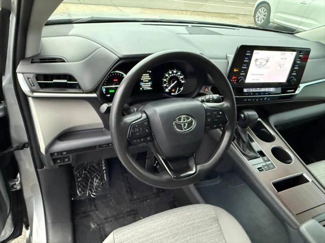 2023 Toyota Sienna LE