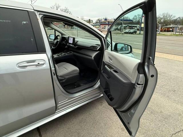 2023 Toyota Sienna LE