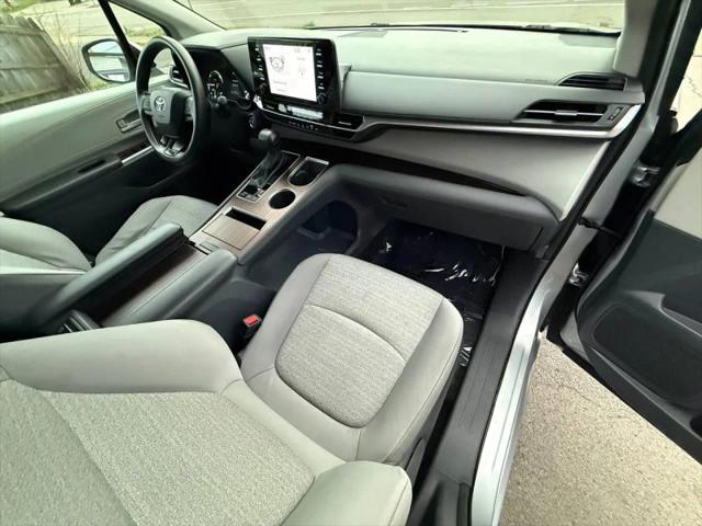 2023 Toyota Sienna LE