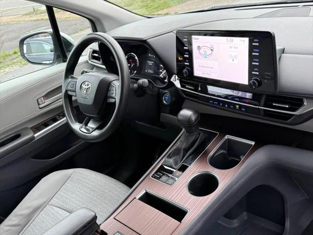 2023 Toyota Sienna LE