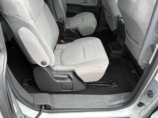 2023 Toyota Sienna LE