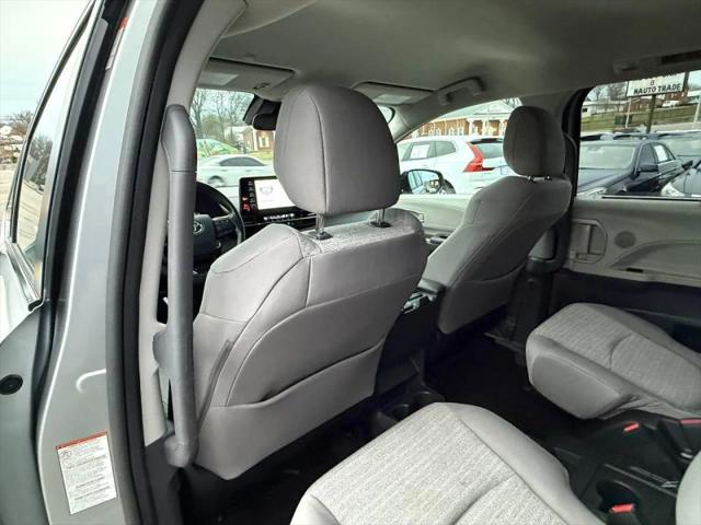 2023 Toyota Sienna LE