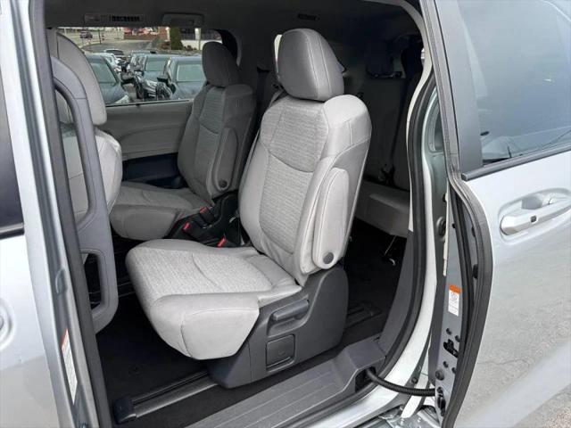 2023 Toyota Sienna LE