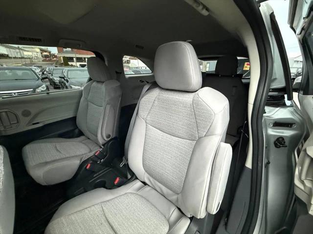 2023 Toyota Sienna LE
