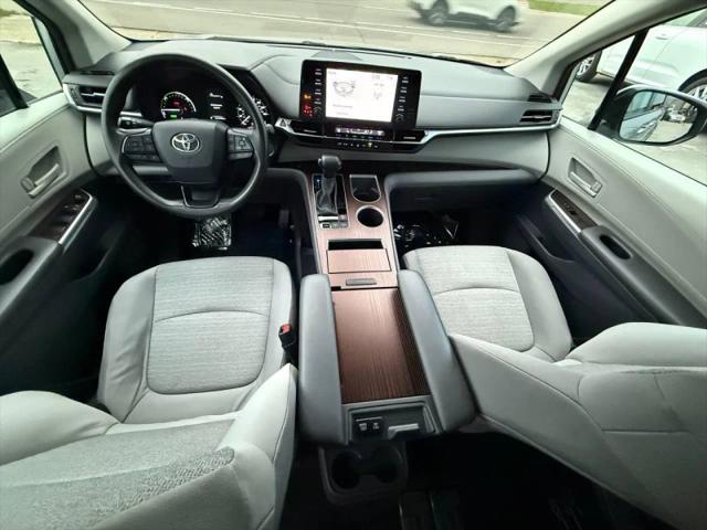 2023 Toyota Sienna LE