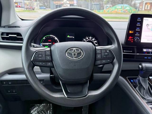 2023 Toyota Sienna LE