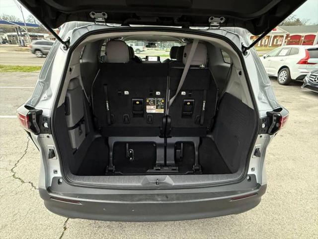 2023 Toyota Sienna LE