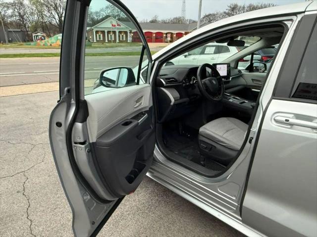 2023 Toyota Sienna LE