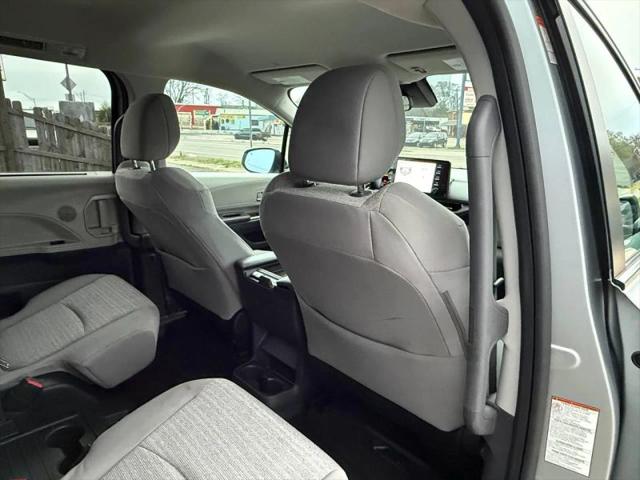 2023 Toyota Sienna LE