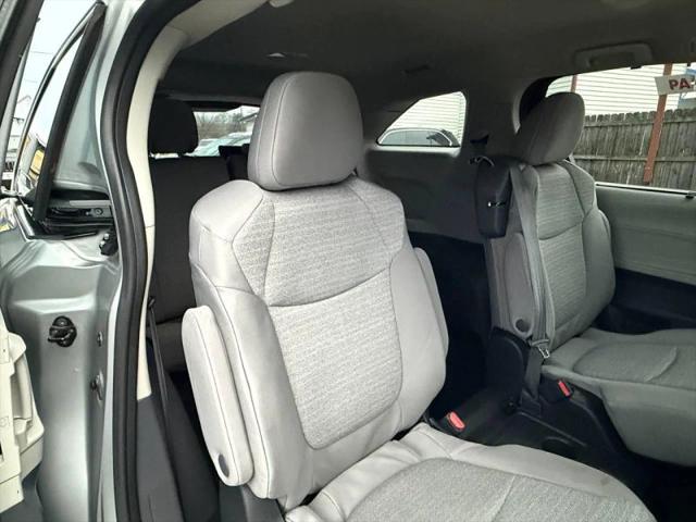 2023 Toyota Sienna LE