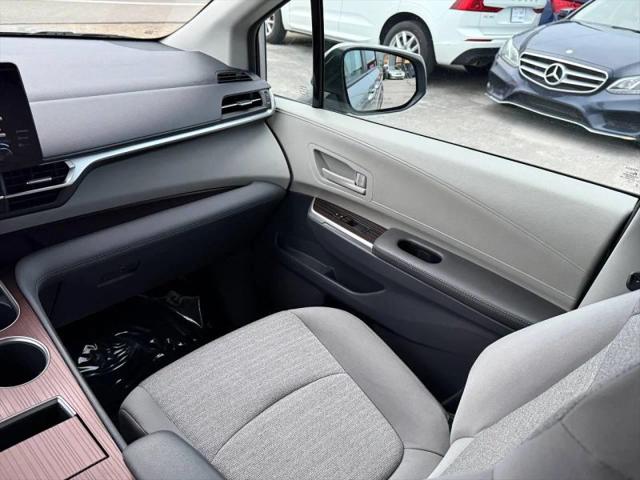 2023 Toyota Sienna LE