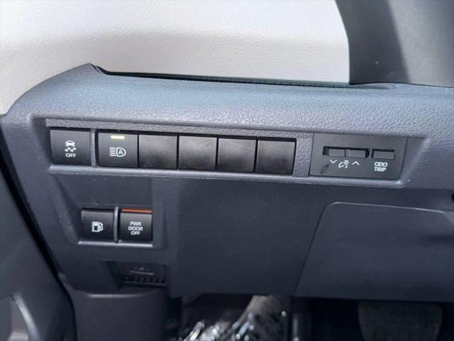 2023 Toyota Sienna LE