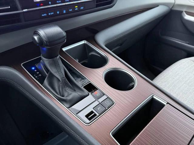 2023 Toyota Sienna LE