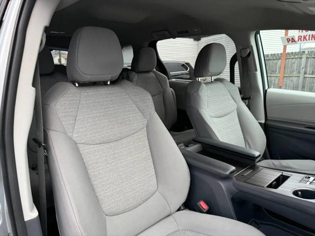 2023 Toyota Sienna LE