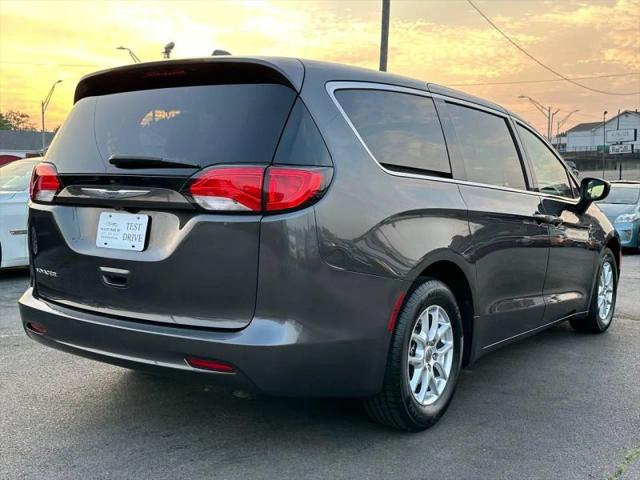 2020 Chrysler Voyager LX