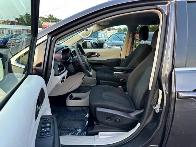 2020 Chrysler Voyager LX