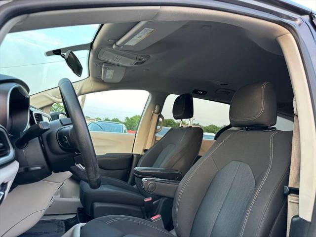 2020 Chrysler Voyager LX
